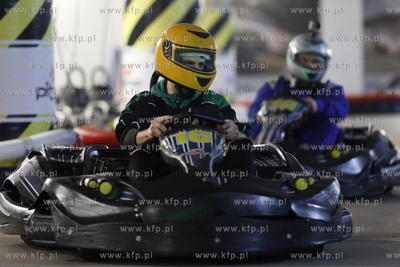 Fun Arena. Wyścig gwiazd. Na torze gokartów elektrycznych...