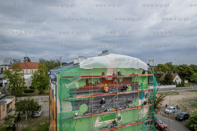 Powstaje mural na budynku przy ulicy Michny 9 w Gdańsku....
