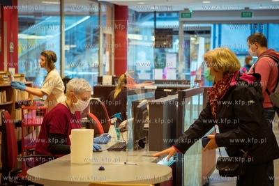 Biblioteka Manhattan ponownie otwarta. Od marca br....