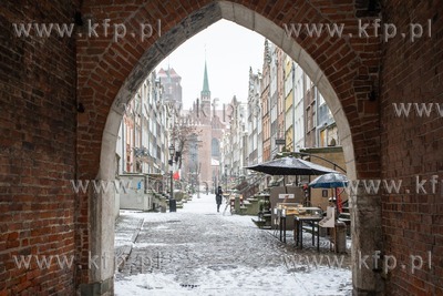 Gdańsk, Zimowy krajobraz przy ul. Mariackiej. 15.01.2021...
