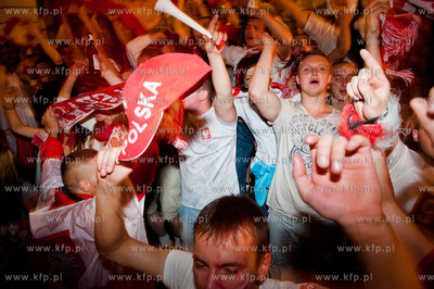 Gdansk. Dlugi Targ. Sympatycy Polskiej reprezentacji...