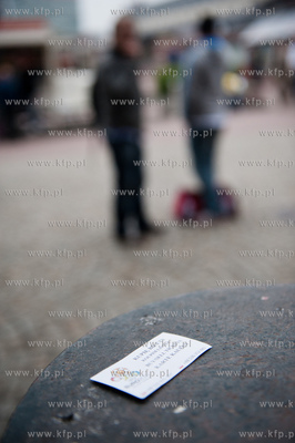 Gdansk. Dworzec Glowny PKP. Grupy zawodowych konikow...