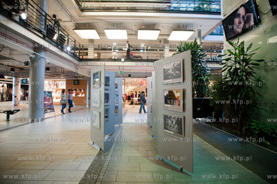 Gdansk. CH Manhattan. Wystawa prac nagrodzonych w XVI...