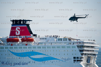 Gdynia. Swieto Morza. Pokaz dzialan antyterrorystycznych...