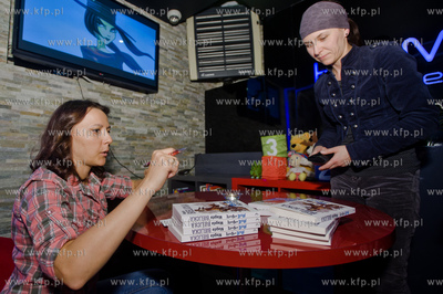 Pruszcz Gdanski. Klub Kameleon. Spotkanie z pisarka...