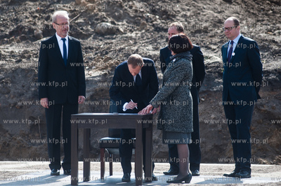 Gdansk. Uroczystosc wmurowania kamienia wegielnego...