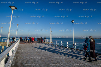 Gdansk. Mrozne, sloneczne, sobotnie popoludnie na plazy...