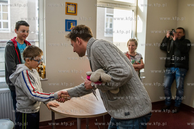 Gdansk. Aktor Rafal Krolikowski odwiedzil dzieci w...