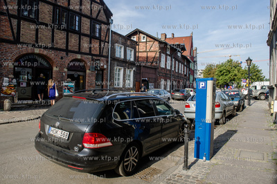 Gdansk. Ul Grodzka. Wprowadzona strefa platnego parkowania.
03.08.2015
fot....