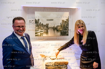 Gdansk. Wyspa Spichrzow. Uroczystosc wmurowania kamienia...