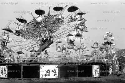 Lunapark, wesołe miasteczko na placu Zebrań Ludowych...