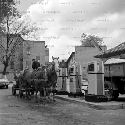 Na tczewskiej stacji benzynowej. 07.06.19700000143z_czerwiec1970Fot....