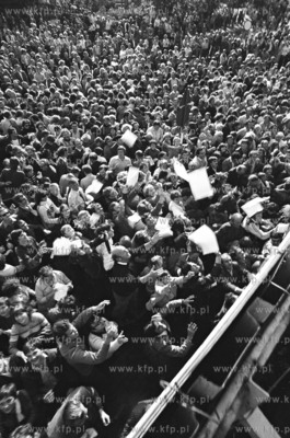 Strajk w Stoczni Gdańskiej im. Lenina Nz. stoczniowcy...