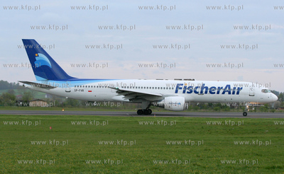 Gdansk, Rebiechowo. Nz. Boeing 757-23A linii Prima...
