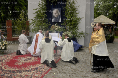 Procesja Bozego Ciala przeszla ulicami Pelplina.  03.06.2010...