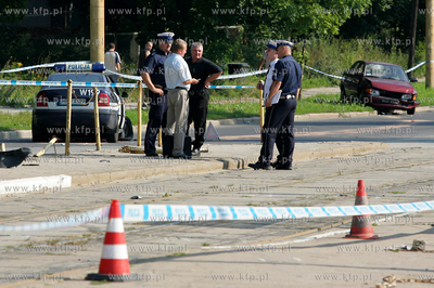 Policyjny radiowoz uderzyl rano w Szczecinie w przystanek...