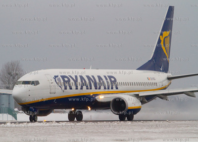 Gdansk, Rebiechowo NZ. Boeing 737-800 linii Ryanair
13.01.2011
fot....