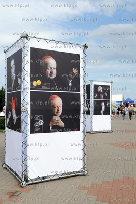 Gdynia. Skwer Kosciuszki. Wymiana zwyklych dwuzlotowek...