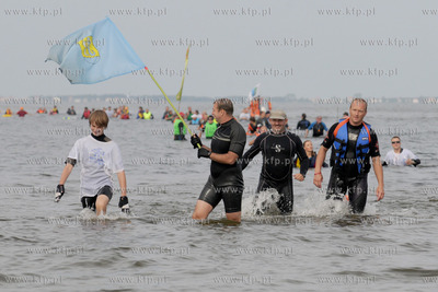 XII edycja Marszu Sledzia przez Zatoke Pucka na trasie...