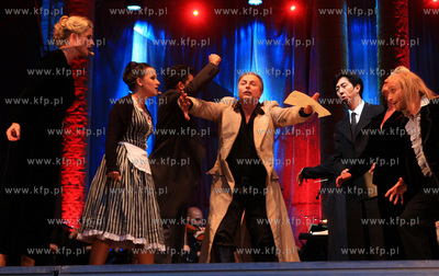 Estrada przed Palacem Opatow w Parku Oliwskim. Mozartiana...