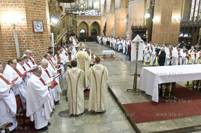 Msza Krzyzma w katedrze pelplinskiej sprawowana przez...