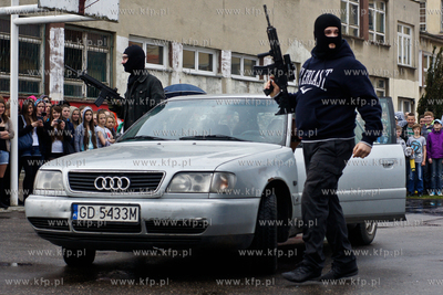Gdansk. Gimnazjum nr 29 na Suchaninie. Pokazy Gdanskiej...