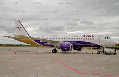 Airbus 320 nowej polskie linii czarterowej 4YouAirlines...