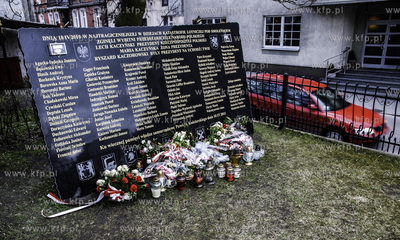 Koscierzyna - pamiatkowa tablica poswiecona ofiarom...