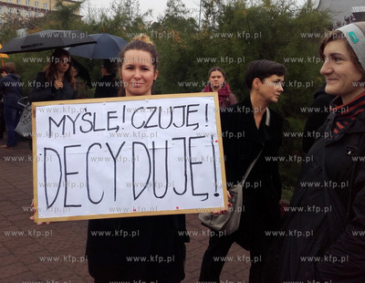 Ogólnopolski strajk kobiet w Gdyni na Skwerze Kościuszki....