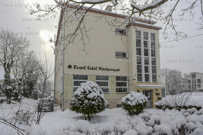 Gdynia Orlowo w zimowej szacie. Nz. Zespol Szkol Plastycznych...