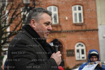 Około setki przeciwników szczepień i obostrzeń...