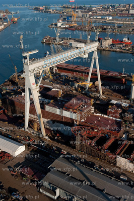 Stocznia Gdynia z lotu ptaka. 02.04.2009 fot. Kacper...