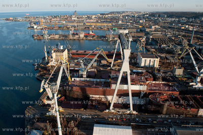 Stocznia Gdynia z lotu ptaka. 02.04.2009 fot. Kacper...