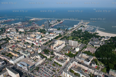 Gdynia w przeddzien Zlotu Zaglowcow 28.06.2009 fot....