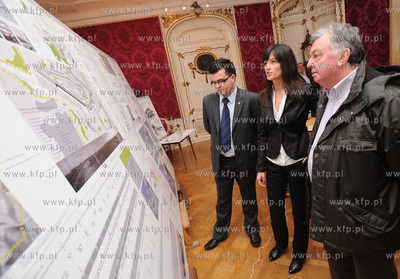 Gdansk. Robocze spotkanie w sprawie budowy toru wyscigowego...