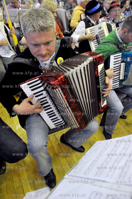 Kartuzy. Dzien Jednosci Kaszubow. Podczas uroczystosci...