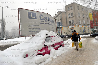 Reklamowy samochod marki Polonez zaparkowany na Targu...