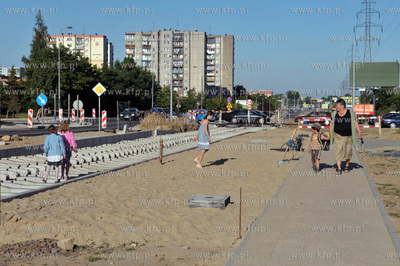 Gdansk Chelm. Budowa nowej linii tramwajowej wzdluz...