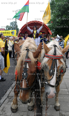 XIII Swiatowy Zjazd Kaszubow w Leborku. Barwny korowod...