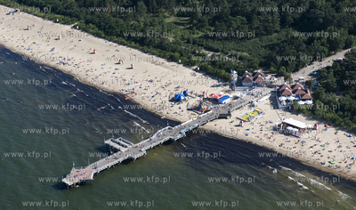 Gdansk Brzezno z lotu ptaka. Molo i plaza na granicy...