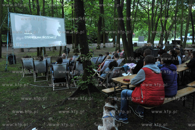 Kino letnie na Westerplatte zorganiowane przy wartowni...