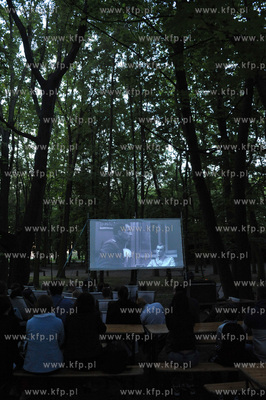 Kino letnie na Westerplatte zorganiowane przy wartowni...