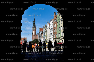 Gdańsk. Ratusz Głownego Miasta i Długi Targ widziane...