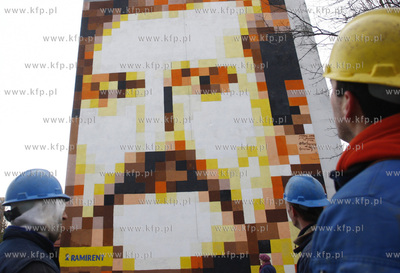 Gdansk Zaspa. Ul. Pilotow 17. Mural przedstawiajacy...