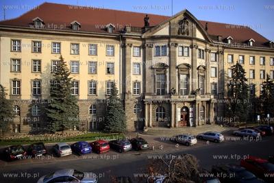 Gdansk. Budynek Dyrekcji Okręgowej Kolei Państwowych.
07.11.2011
fot....