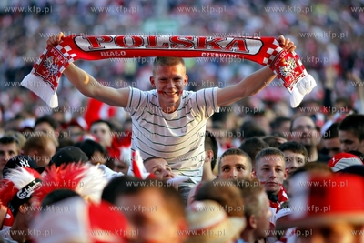 Gdansk. Mistrzostwa europy w pilce noznej. Kibice ogladaja...