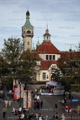 Sopot. Festiwal Artloop. Kwatera glowna festiwalu instalacja...