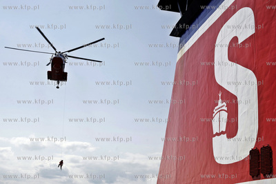 Gdynia. Swieto Morza. Pokaz dzialan antyterrorystycznych...