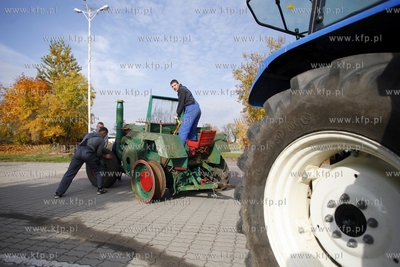 Traktor Ursus C451, ktory od przeszło 40 lat zdobi...
