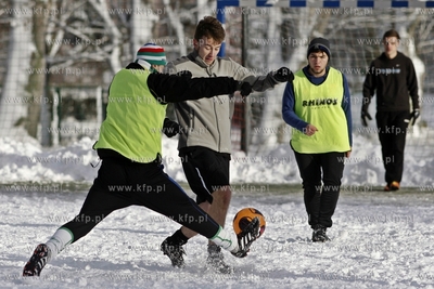 Gdansk Zaspa. Pilkarski turniej dzikich druzyn Do przerwy...